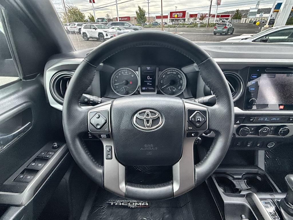 Thumbnail: 2016 Toyota Tacoma - 13