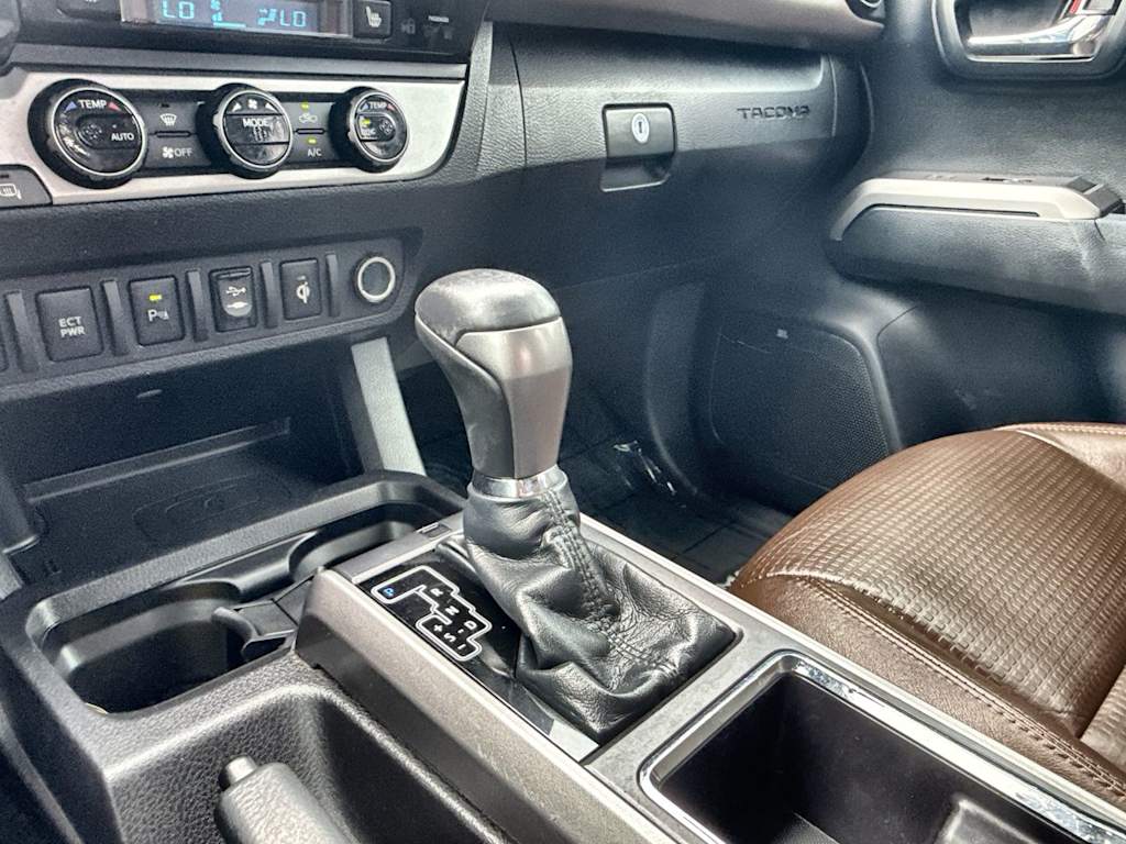 Thumbnail: 2016 Toyota Tacoma - 15