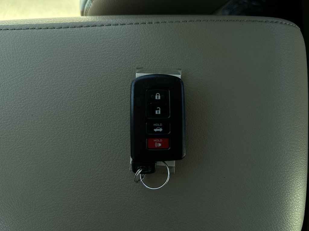 Thumbnail: 2012 Toyota Camry - 17