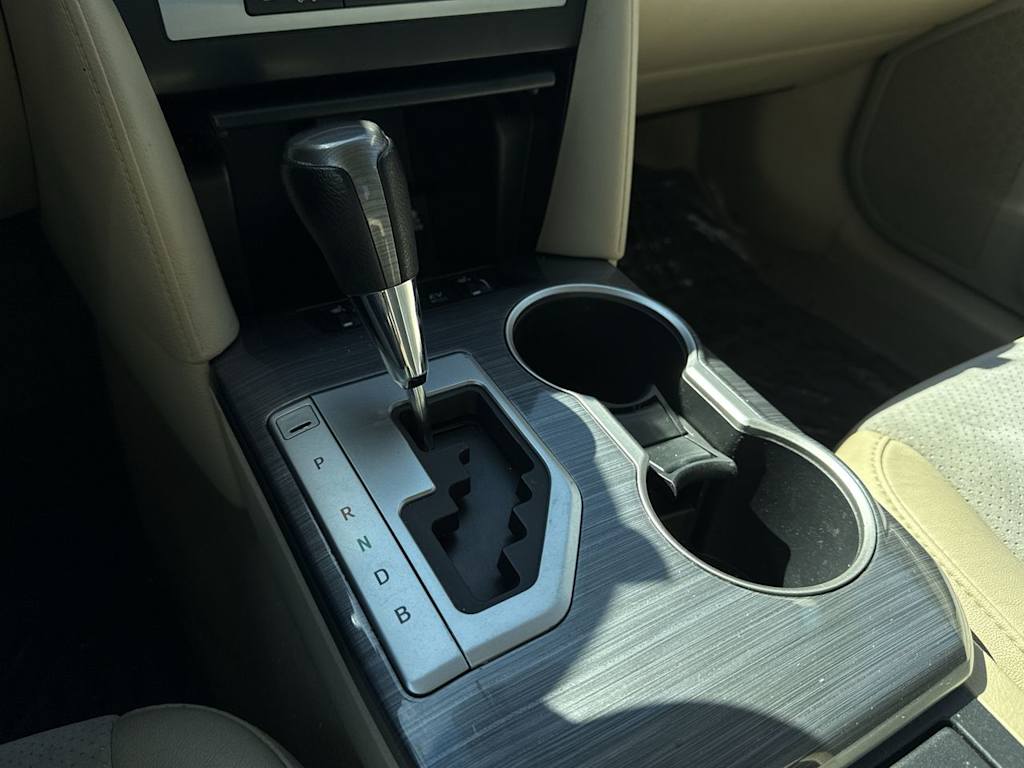 Thumbnail: 2012 Toyota Camry - 14