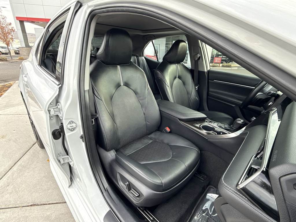 Thumbnail: 2022 Toyota Camry - 12