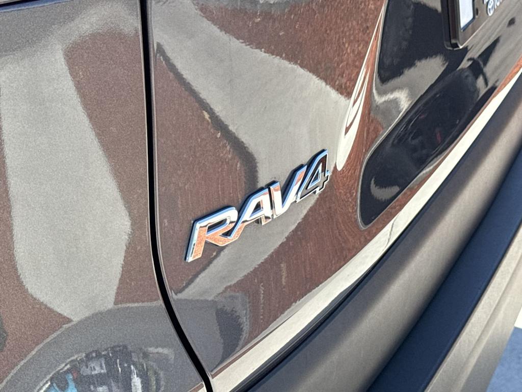 Thumbnail: 2021 Toyota RAV4 - 7
