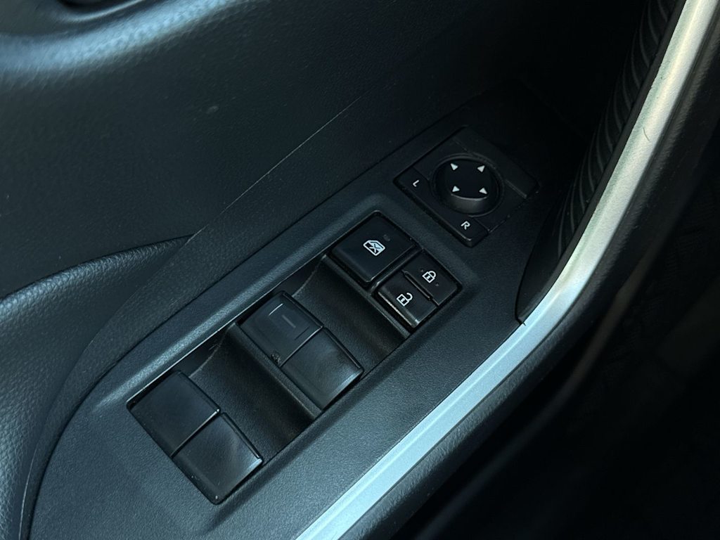 Thumbnail: 2021 Toyota RAV4 - 23