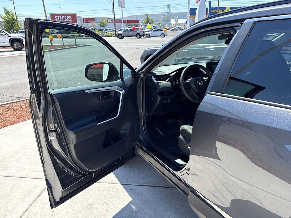 Thumbnail: 2021 Toyota RAV4 - 19