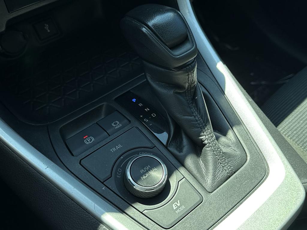 Thumbnail: 2021 Toyota RAV4 - 15