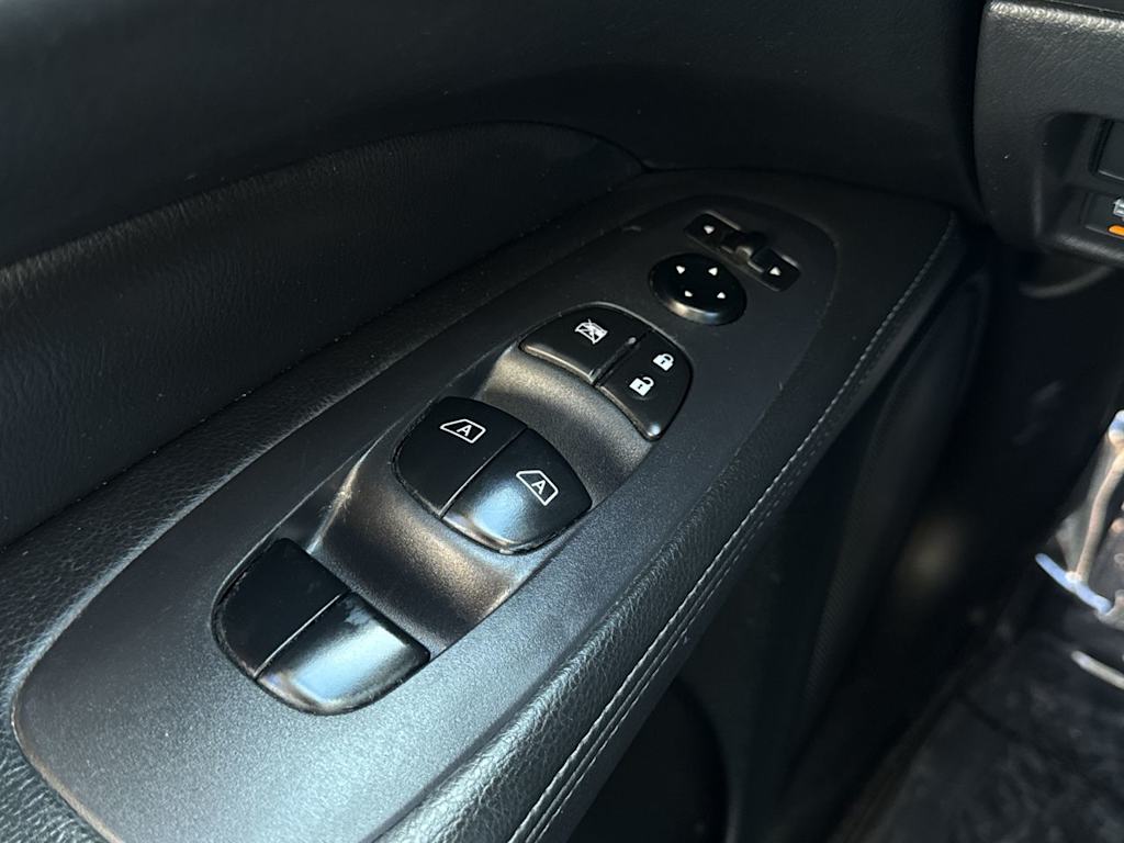 Thumbnail: 2019 Nissan Pathfinder - 25