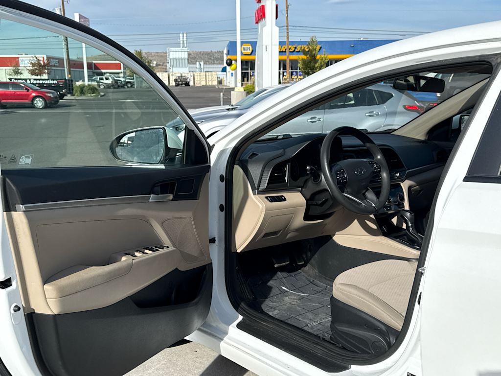 Thumbnail: 2019 Hyundai Elantra - 19