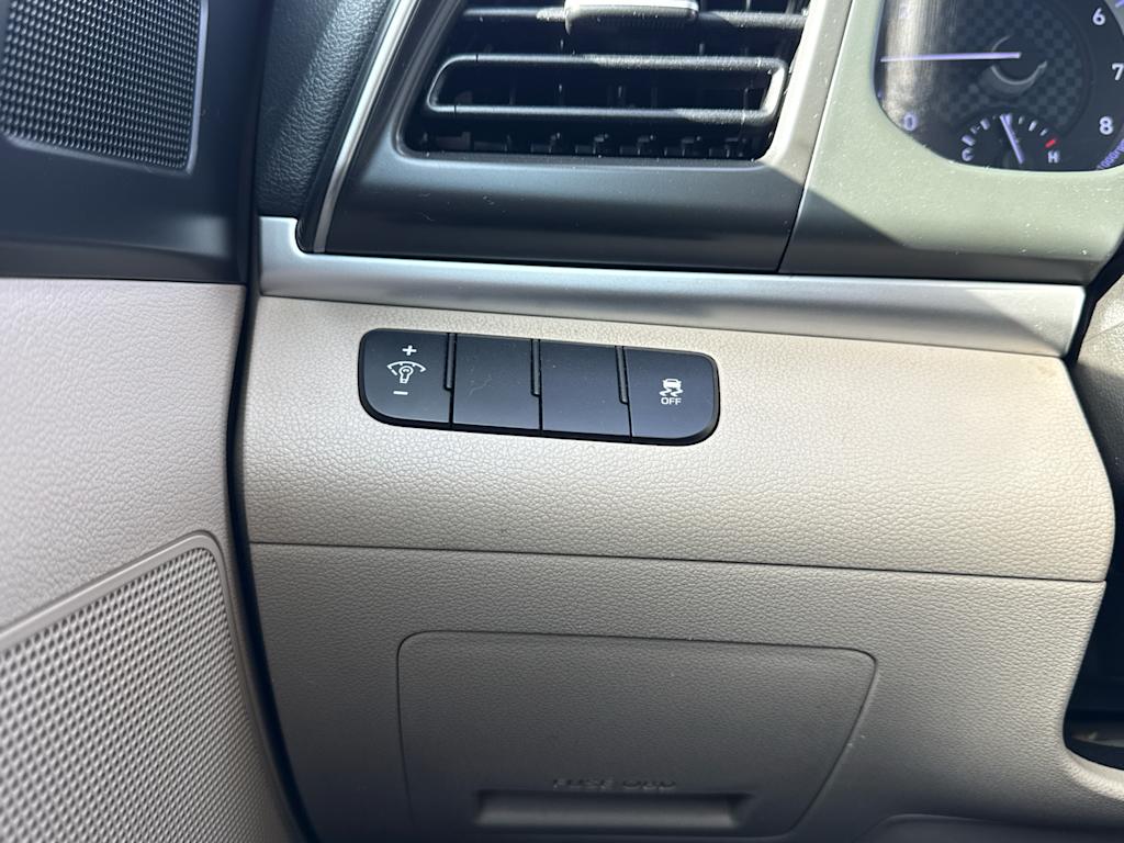 Thumbnail: 2019 Hyundai Elantra - 5