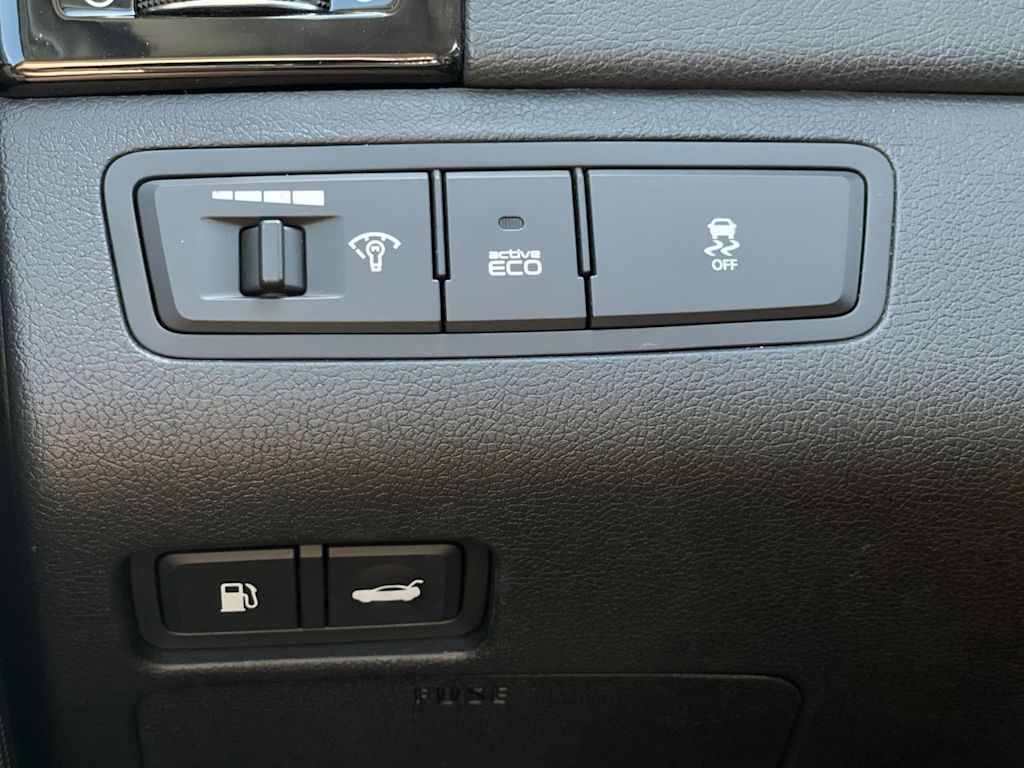 Thumbnail: 2011 Hyundai Sonata - 22