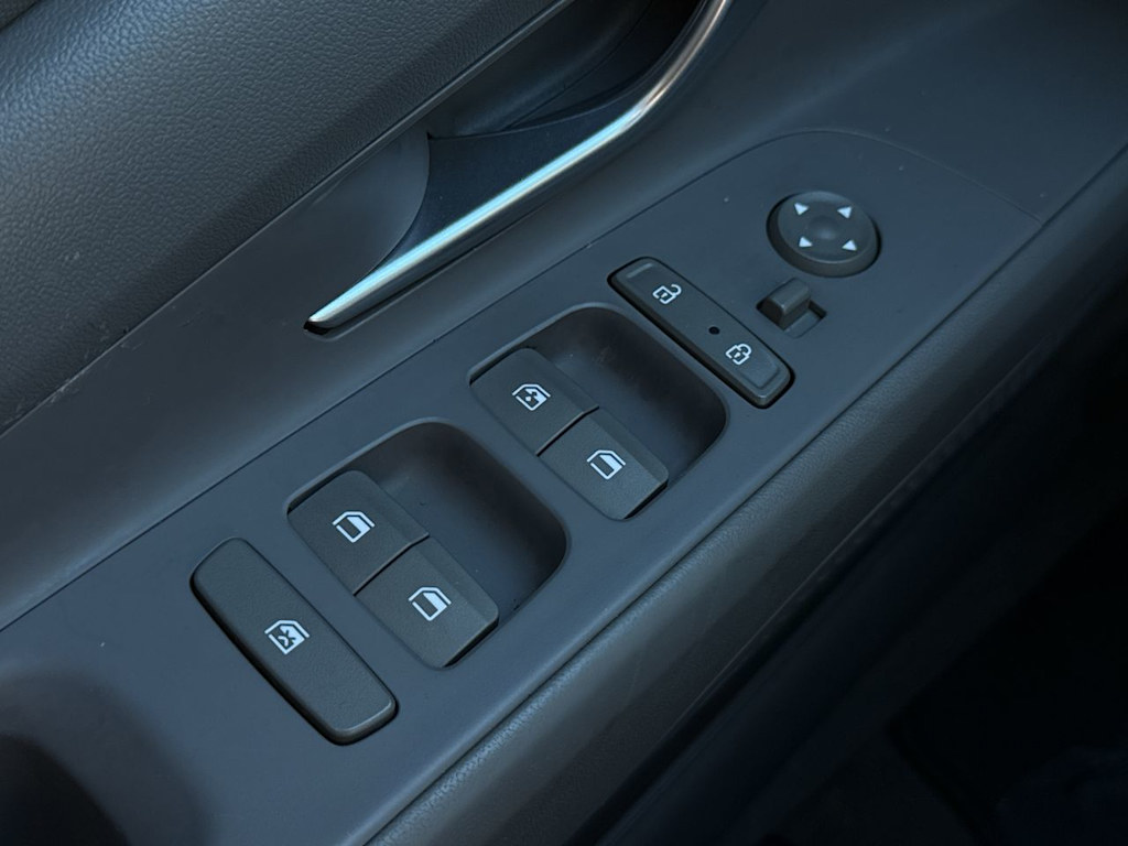 Thumbnail: 2022 Hyundai Elantra - 24