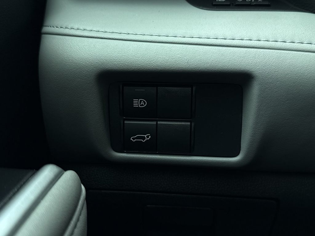 Thumbnail: 2021 Toyota Highlander - 24