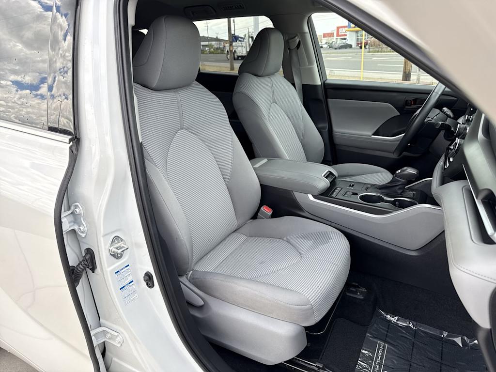 Thumbnail: 2021 Toyota Highlander - 12