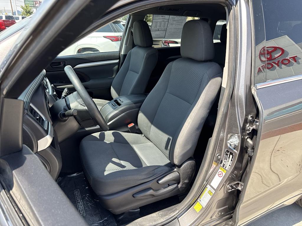 Thumbnail: 2016 Toyota Highlander - 11