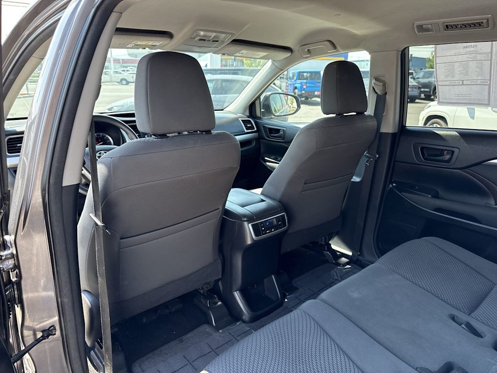 Thumbnail: 2016 Toyota Highlander - 21