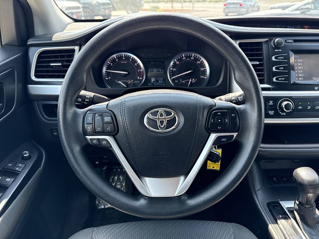 Thumbnail: 2016 Toyota Highlander - 10