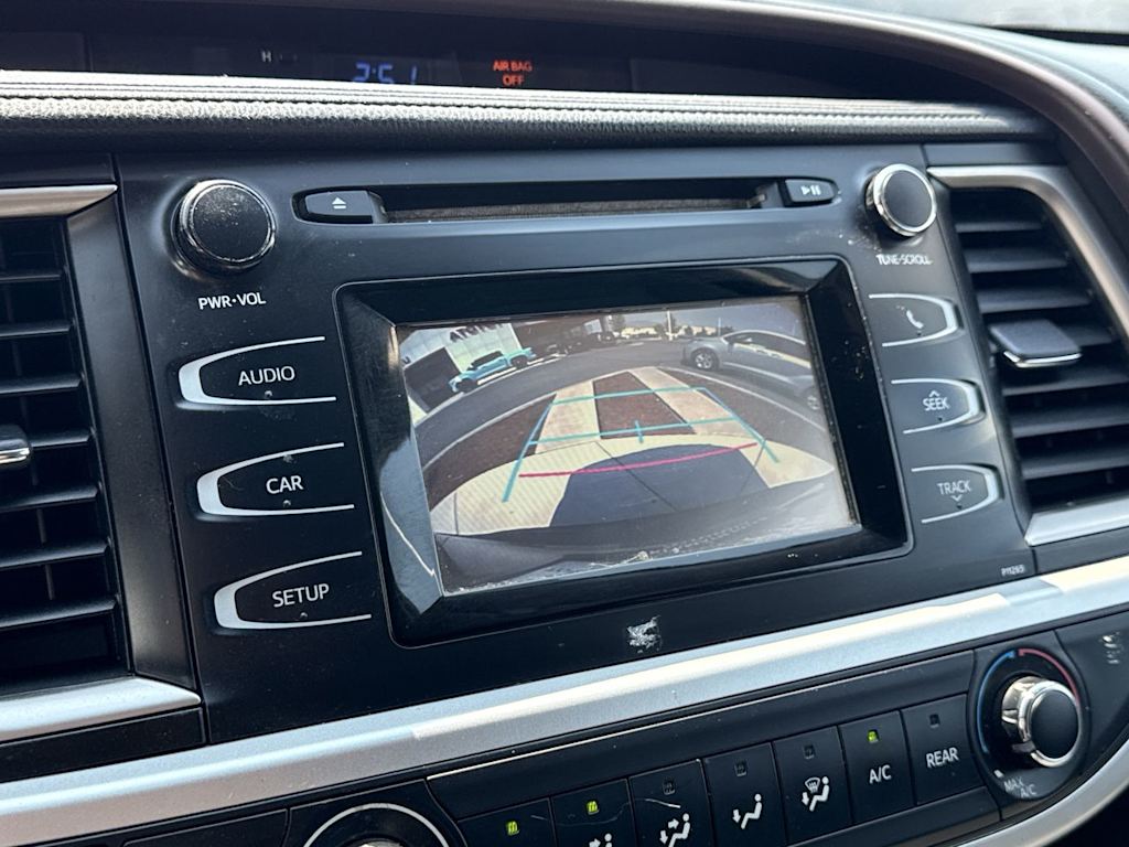 Thumbnail: 2016 Toyota Highlander - 22