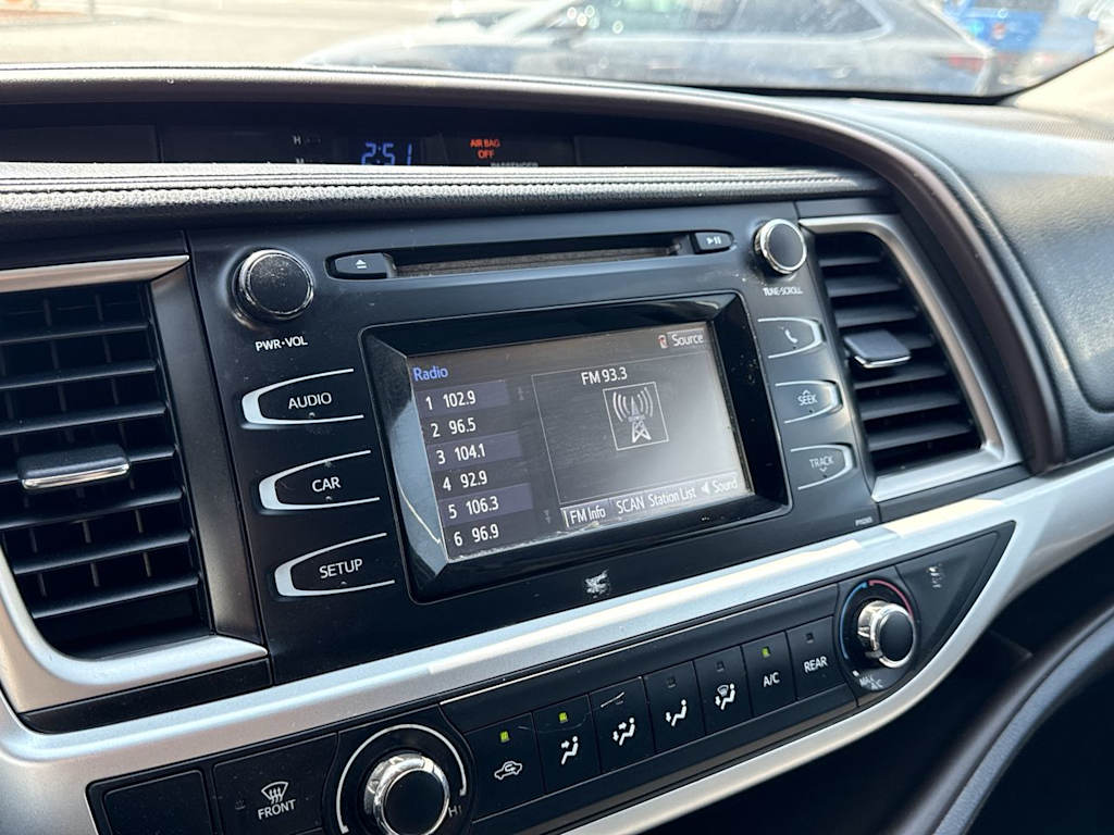 Thumbnail: 2016 Toyota Highlander - 14