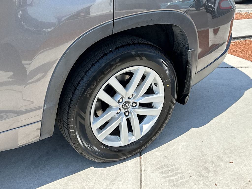 Thumbnail: 2016 Toyota Highlander - 8