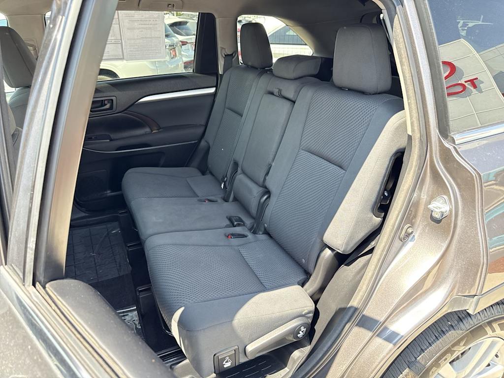 Thumbnail: 2016 Toyota Highlander - 13