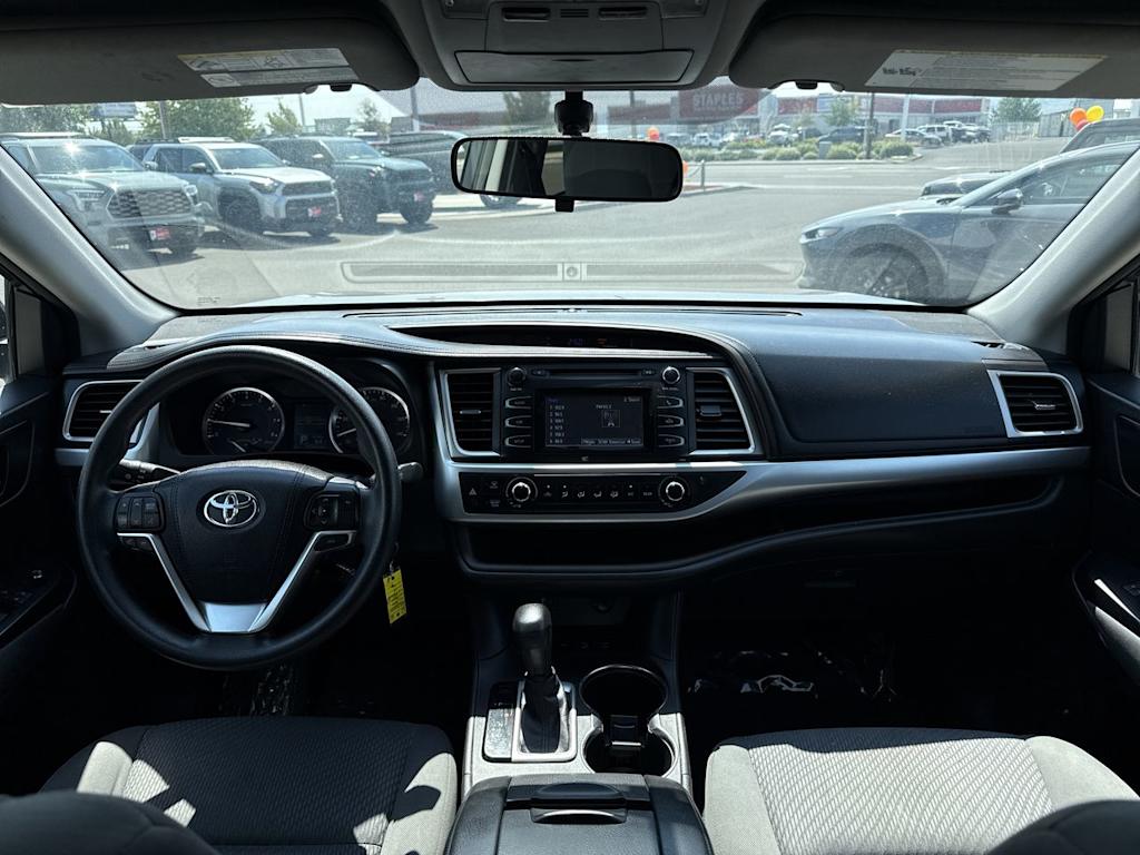 Thumbnail: 2016 Toyota Highlander - 2