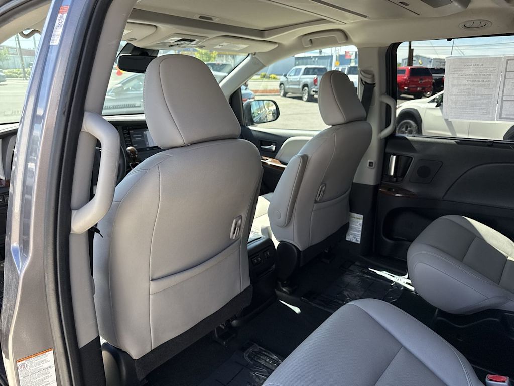 Thumbnail: 2020 Toyota Sienna - 22