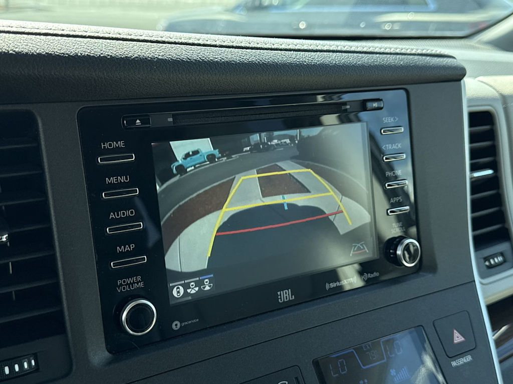Thumbnail: 2020 Toyota Sienna - 23