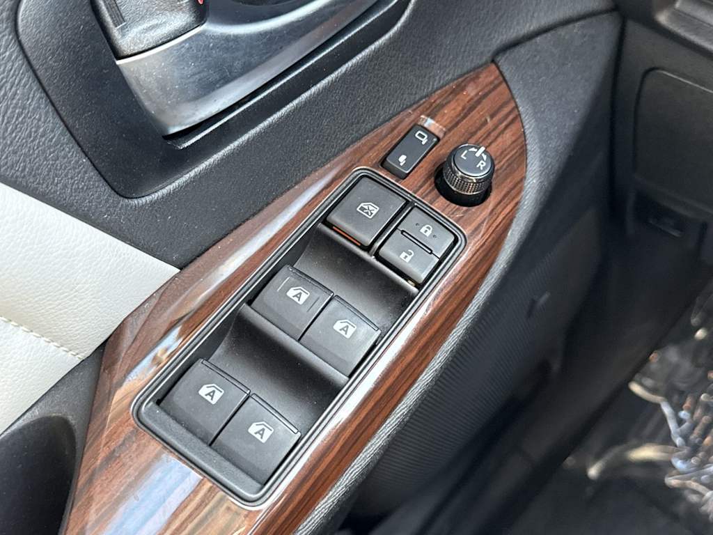 Thumbnail: 2020 Toyota Sienna - 25