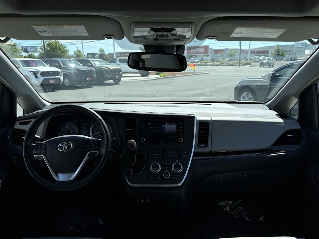 Thumbnail: 2020 Toyota Sienna - 9