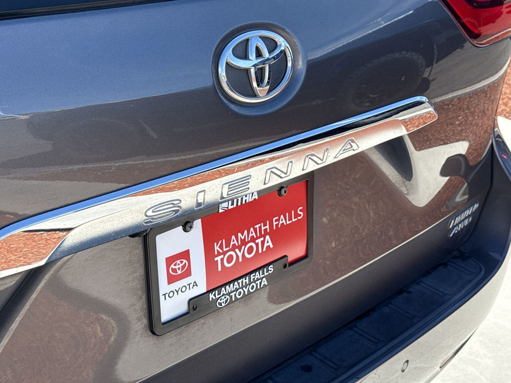 Thumbnail: 2020 Toyota Sienna - 6