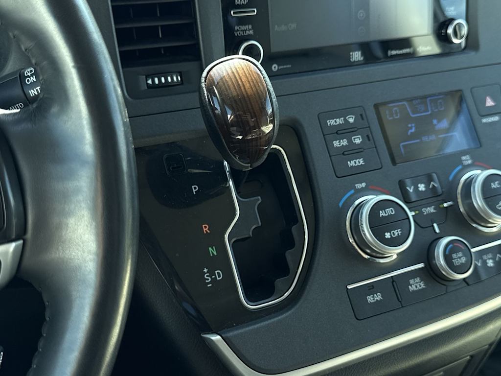 Thumbnail: 2020 Toyota Sienna - 15
