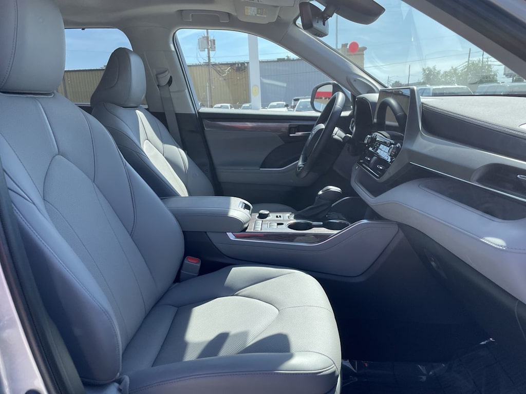 Thumbnail: 2021 Toyota Highlander - 11