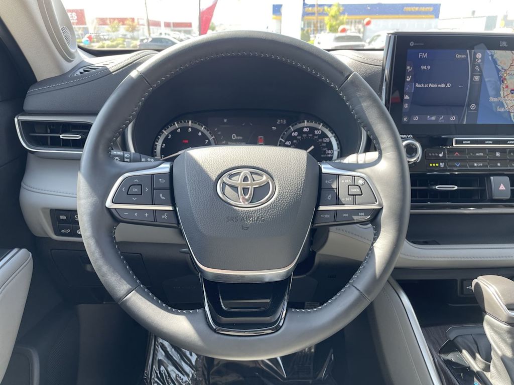 Thumbnail: 2021 Toyota Highlander - 13