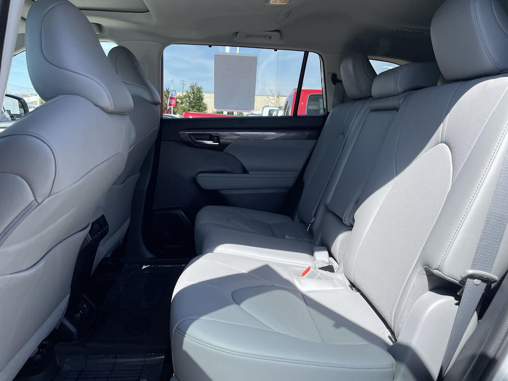 Thumbnail: 2021 Toyota Highlander - 12