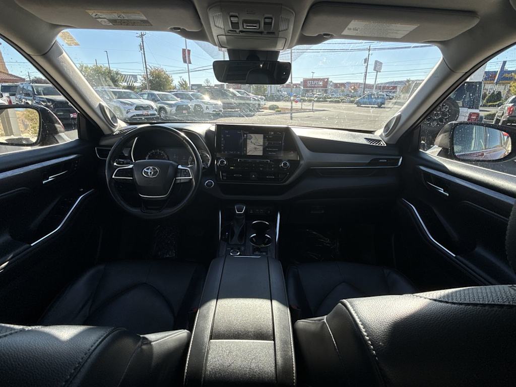 Thumbnail: 2022 Toyota Highlander - 2