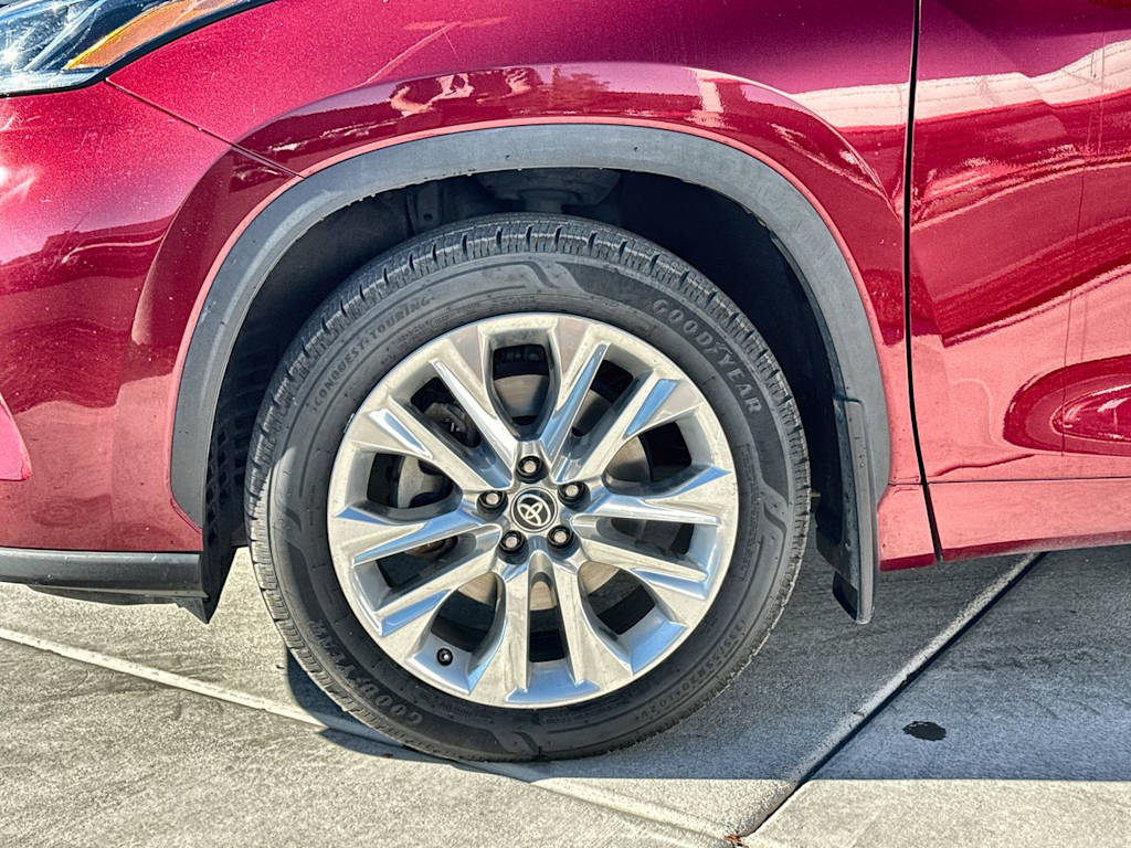 Thumbnail: 2022 Toyota Highlander - 7