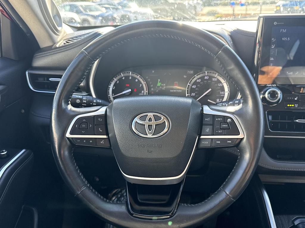 Thumbnail: 2022 Toyota Highlander - 9