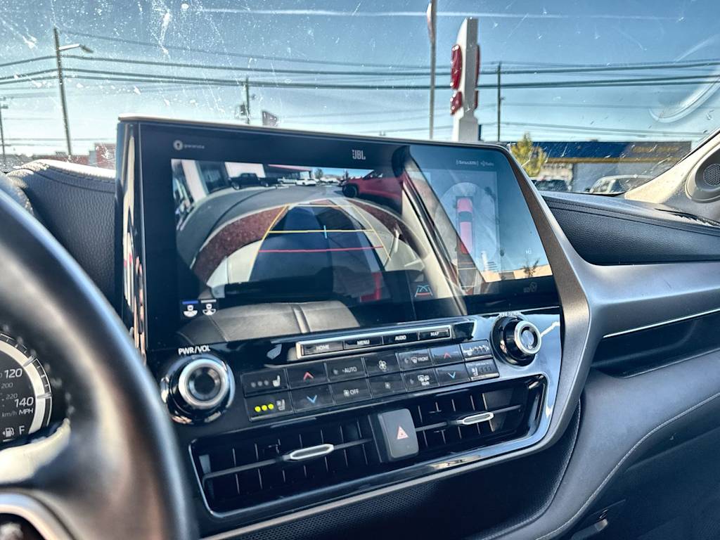 Thumbnail: 2022 Toyota Highlander - 22