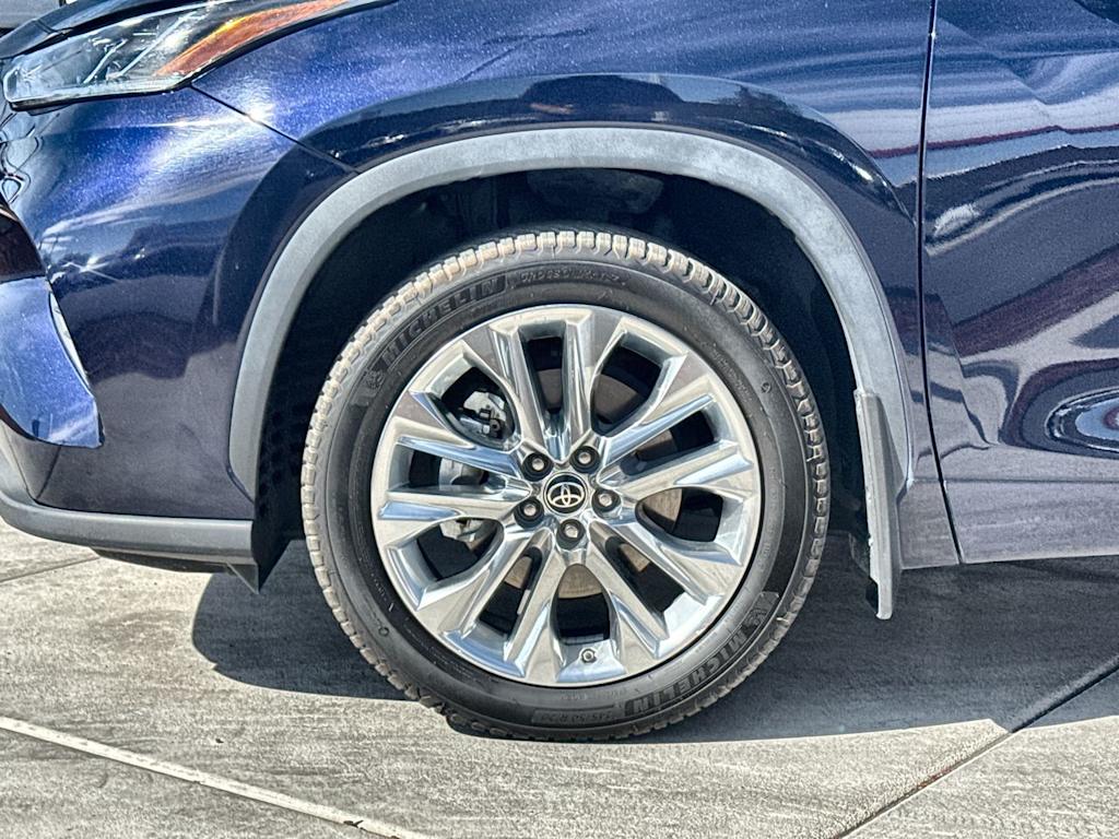 Thumbnail: 2021 Toyota Highlander - 7