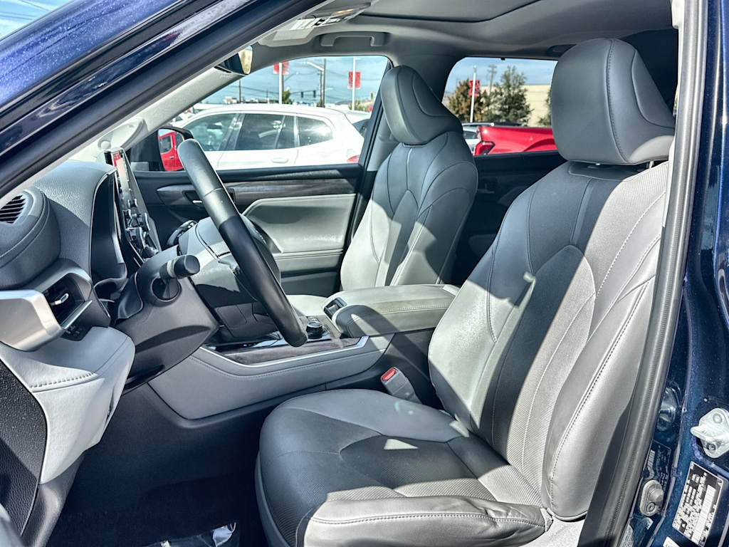 Thumbnail: 2021 Toyota Highlander - 10
