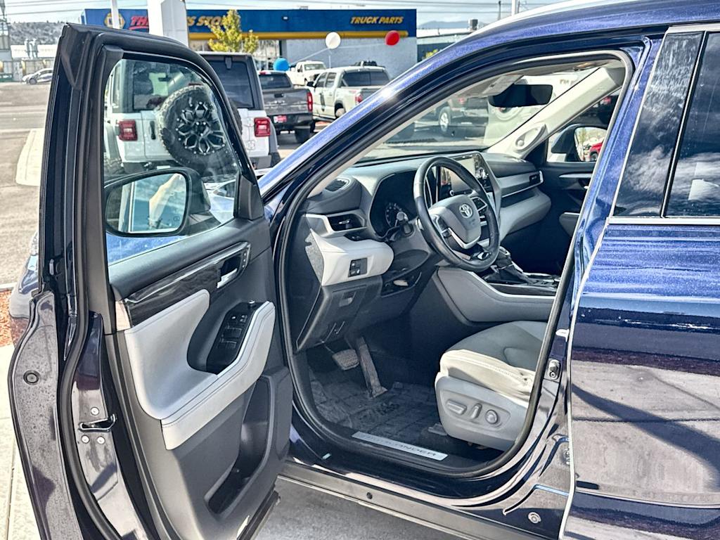 Thumbnail: 2021 Toyota Highlander - 19