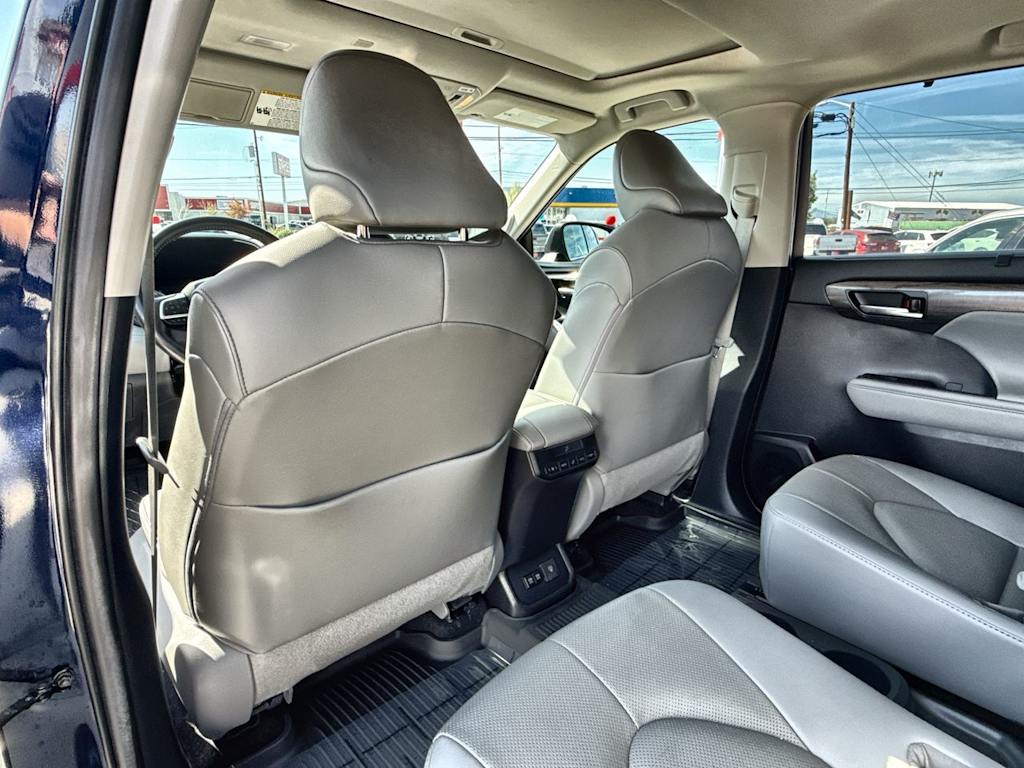 Thumbnail: 2021 Toyota Highlander - 21
