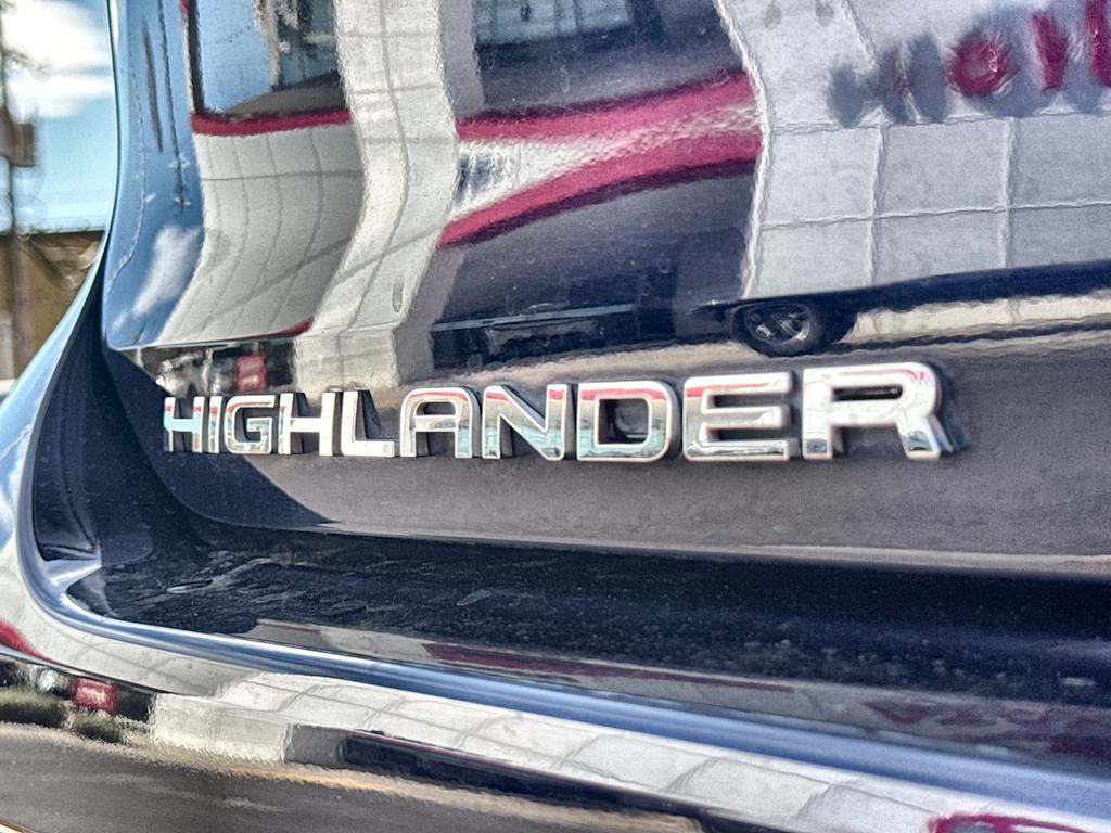 Thumbnail: 2021 Toyota Highlander - 6