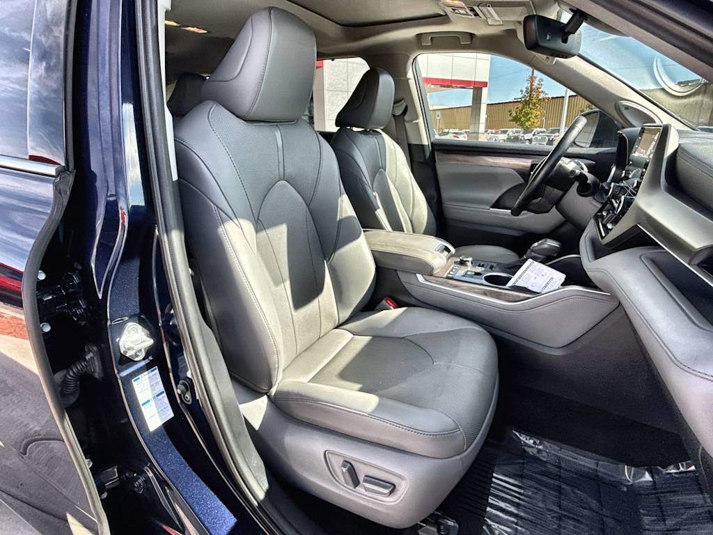 Thumbnail: 2021 Toyota Highlander - 11