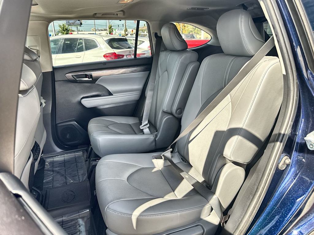 Thumbnail: 2021 Toyota Highlander - 12