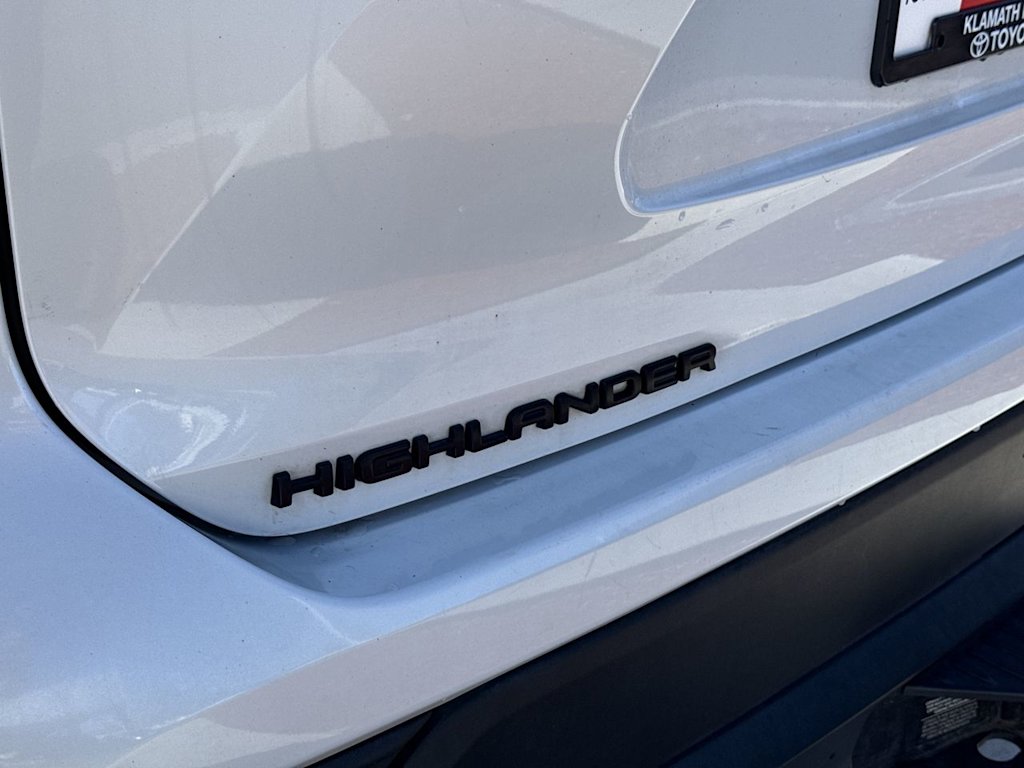 Thumbnail: 2022 Toyota Highlander - 7