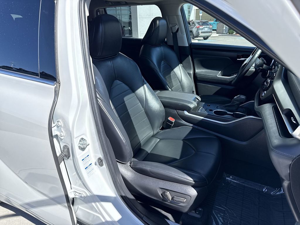 Thumbnail: 2022 Toyota Highlander - 12