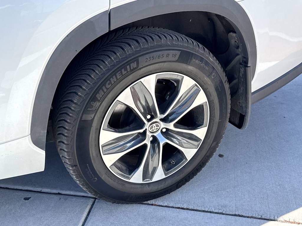 Thumbnail: 2022 Toyota Highlander - 8