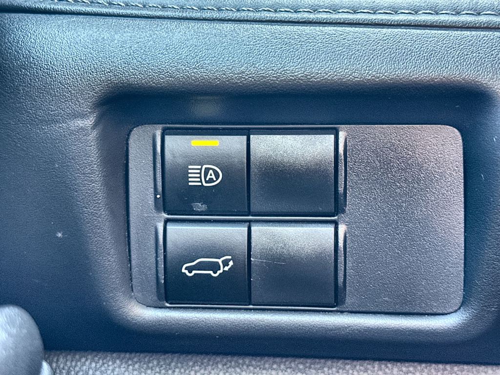 Thumbnail: 2021 Toyota Highlander - 24
