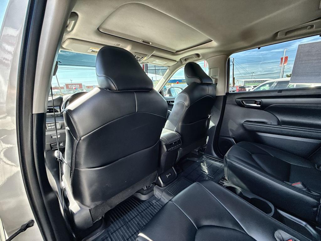 Thumbnail: 2021 Toyota Highlander - 22
