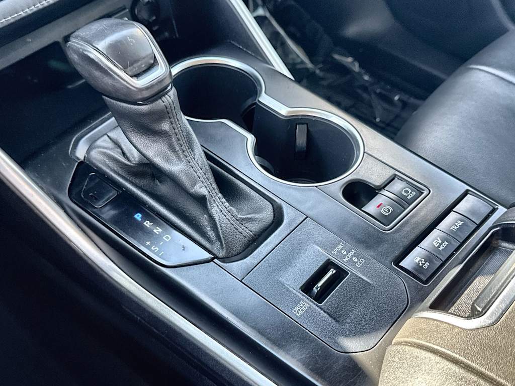 Thumbnail: 2021 Toyota Highlander - 15